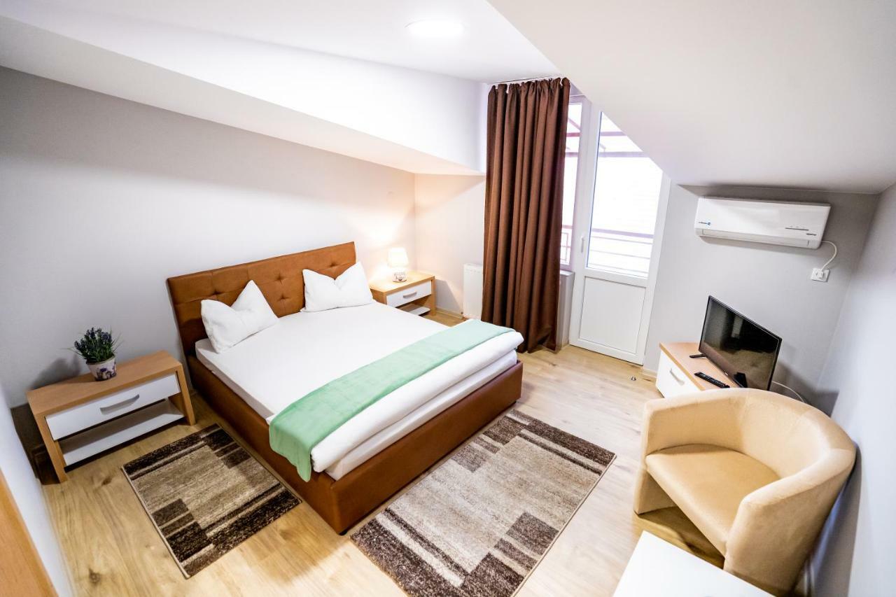 Casa Blum Hotel Lugoj Bagian luar foto