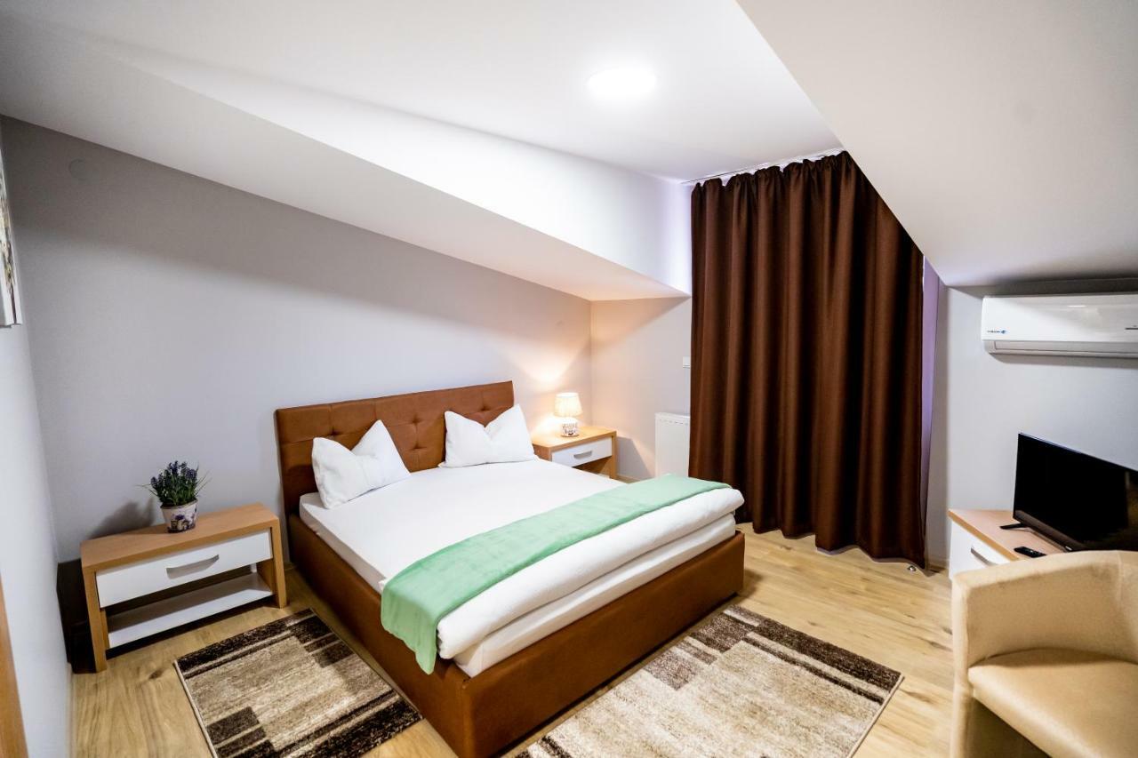Casa Blum Hotel Lugoj Bagian luar foto