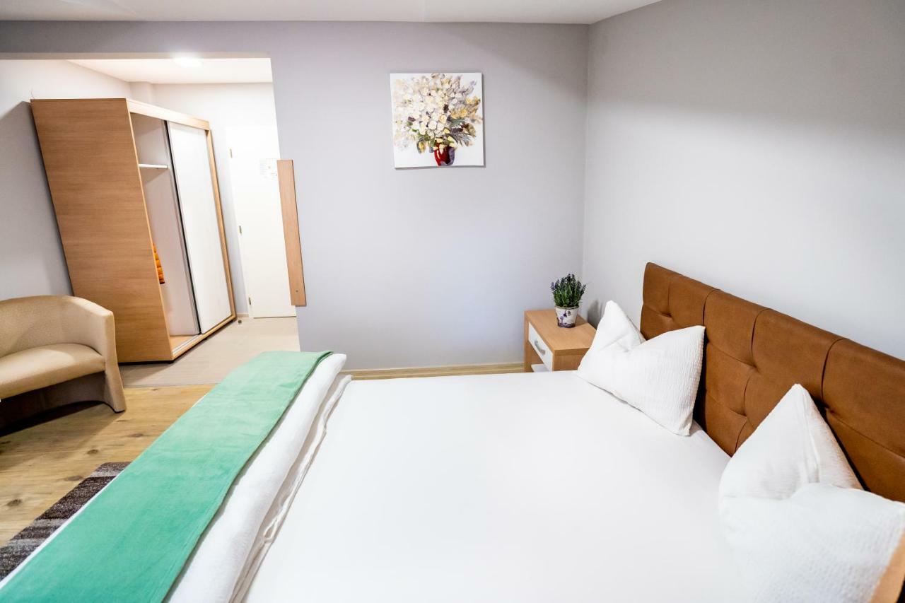 Casa Blum Hotel Lugoj Bagian luar foto